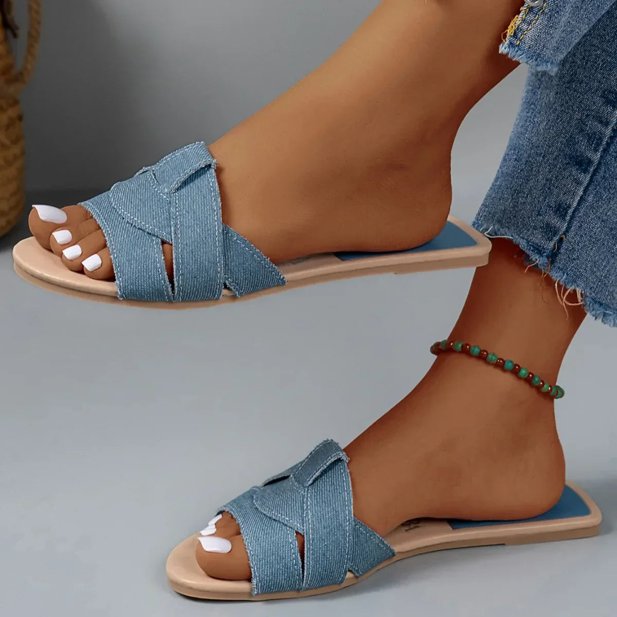 Women's Cushioned Slide Sandals — product view