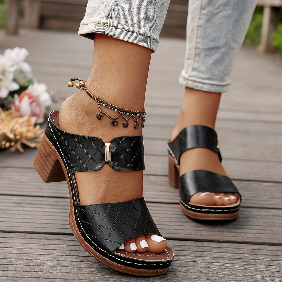 Women's Flat Sandals — product view