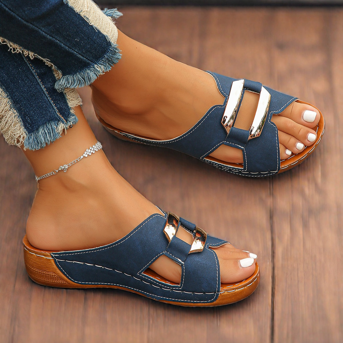Women's Cushioned Adjustable Buckle Sandals — product view