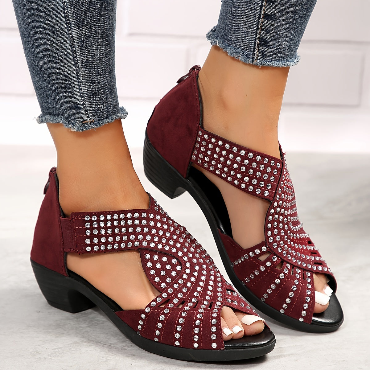 Women's Adjustable Flat Sandals — detail view