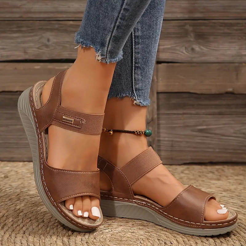 Women's Adjustable Flat Sandals — detail view