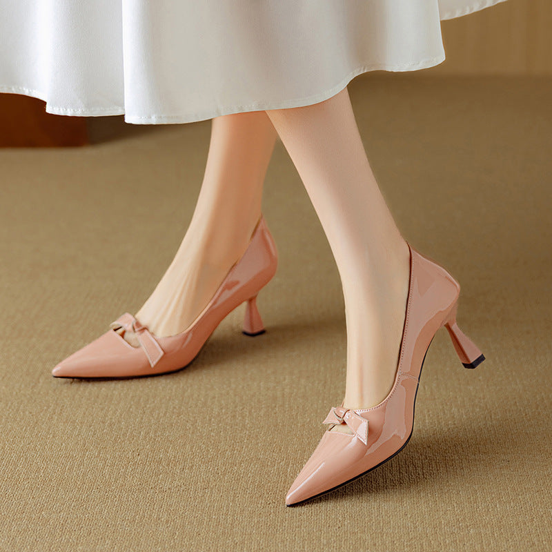 Women's Bow Pointed-Toe Kitten Heel Pumps — close-up