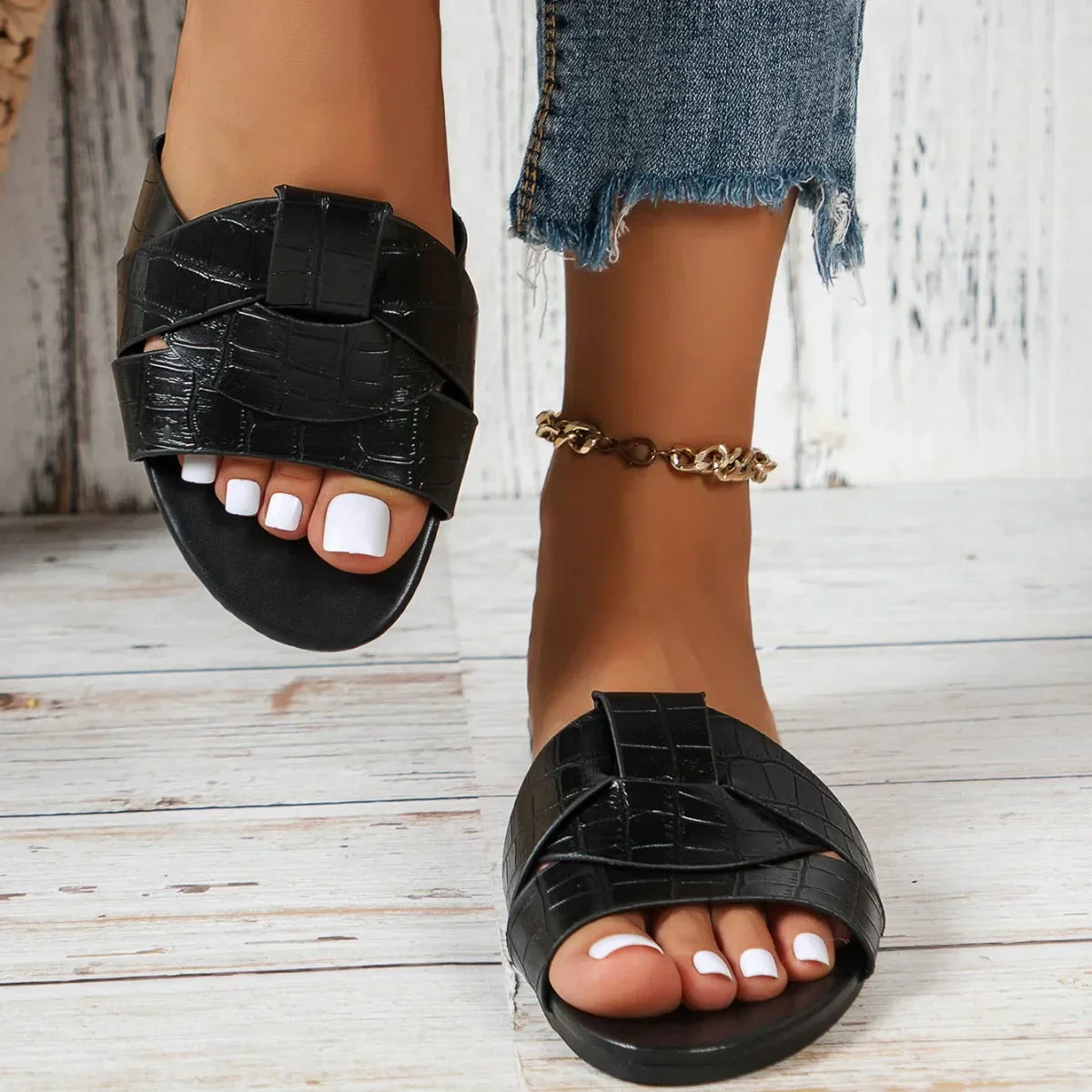 Women's Cushioned Slide Sandals — detail view