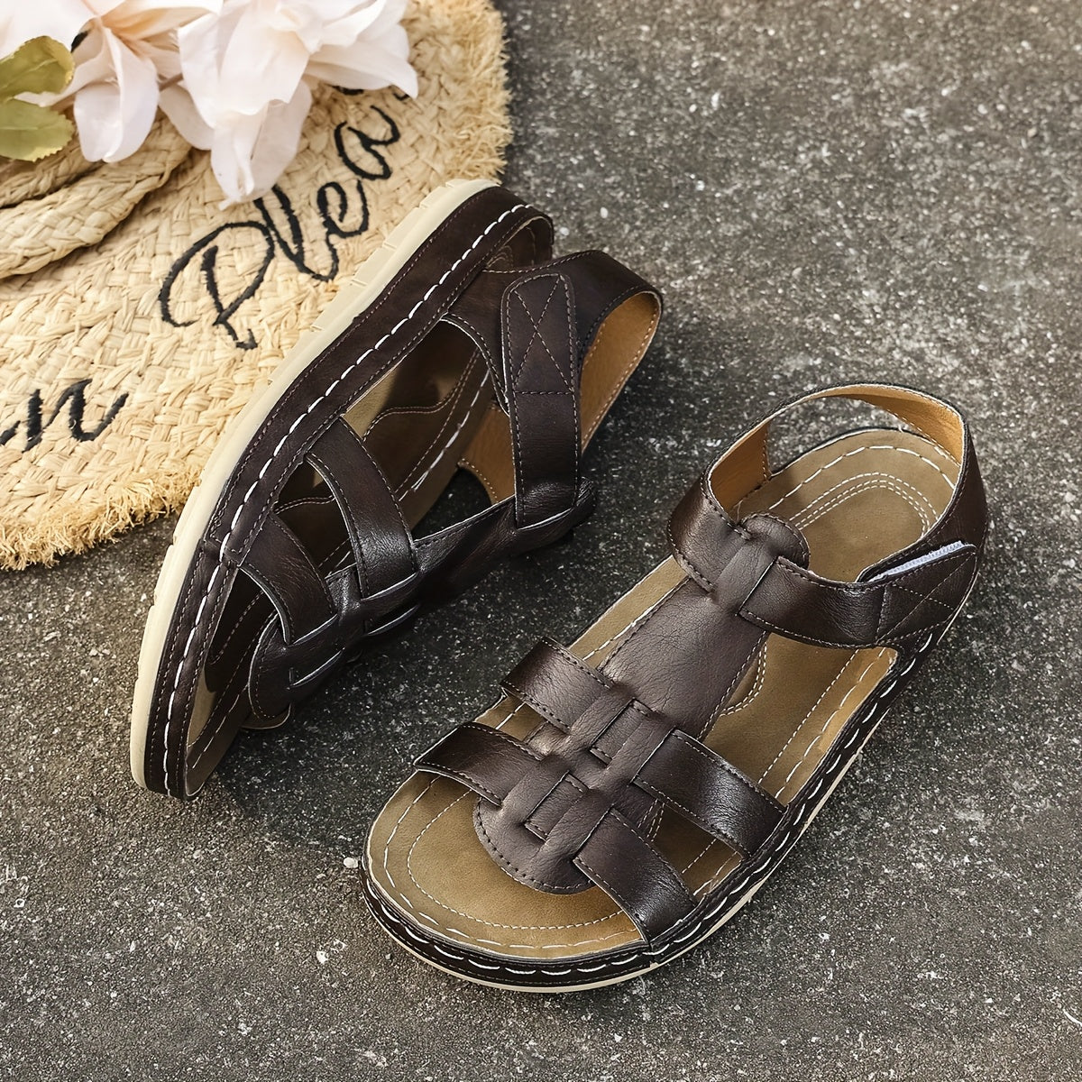 Women's Flat Sandals — detail view